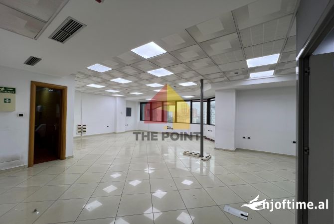 Zyre me qira tek Kullat Binjake - Bulevardi Deshmoret e Kombit