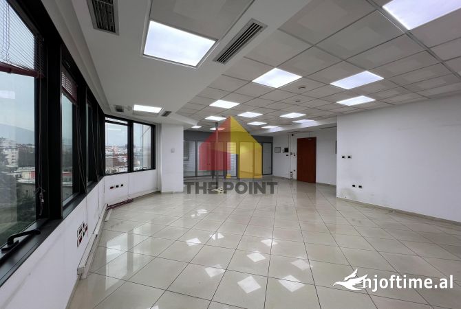 Zyre me qira tek Kullat Binjake - Bulevardi Deshmoret e Kombit