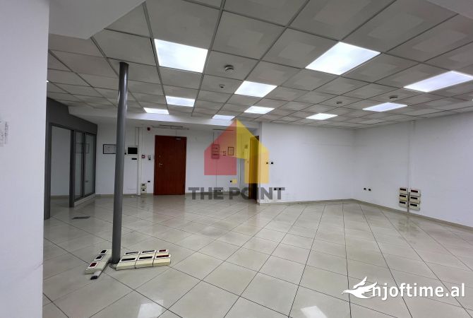 Zyre me qira tek Kullat Binjake - Bulevardi Deshmoret e Kombit