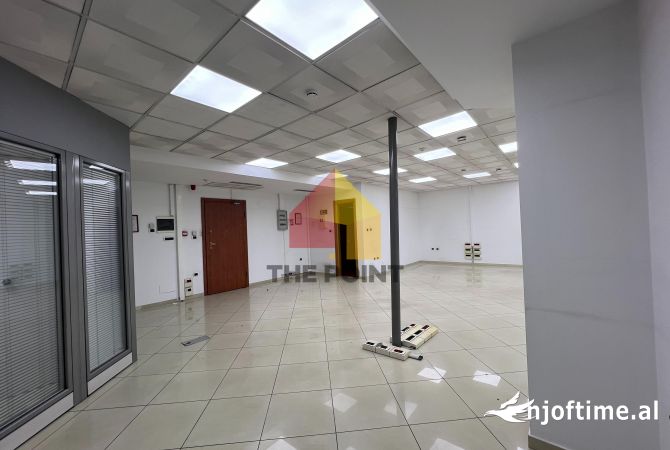 Ambiente Commerciale in Affitto 3+1 a Tirana - 1,500 Euro