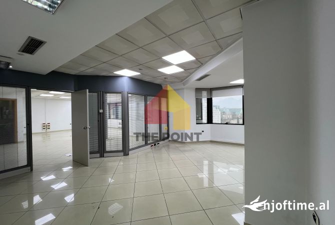 Zyre me qira tek Kullat Binjake - Bulevardi Deshmoret e Kombit