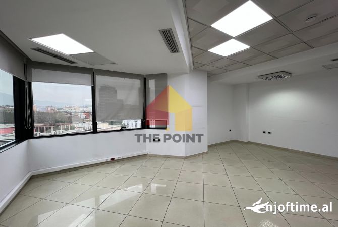 Zyre me qira tek Kullat Binjake - Bulevardi Deshmoret e Kombit