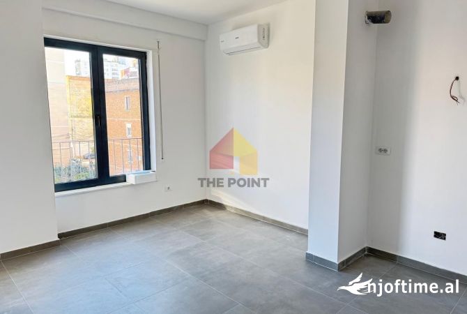 Zyre 50 m2 me qira -Rruga Karl Gega