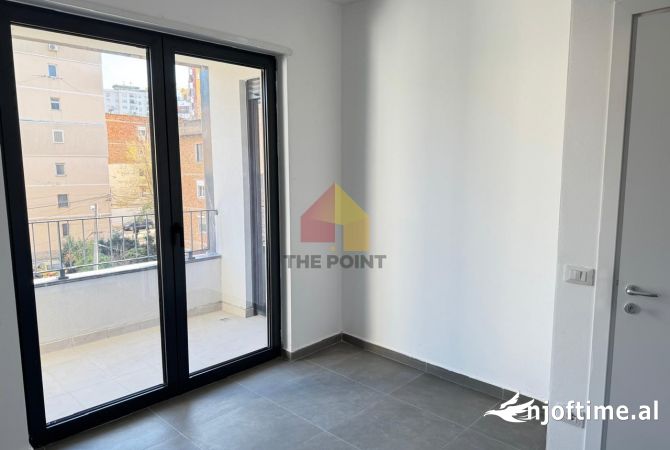 Zyre 50 m2 me qira -Rruga Karl Gega