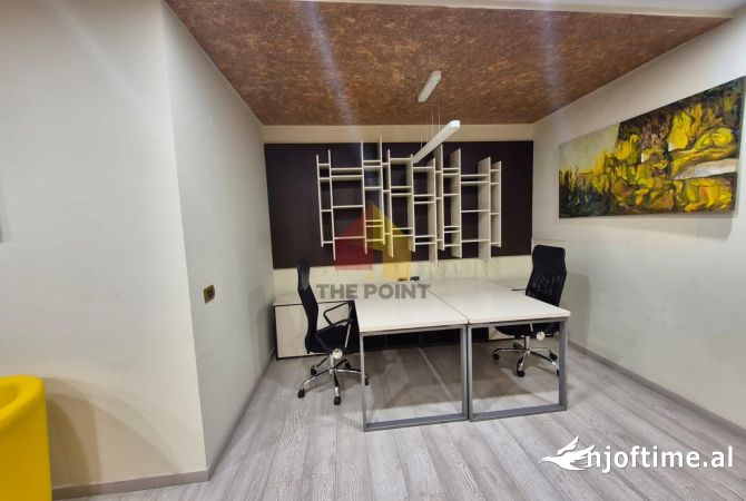 Zyre 30 m2 per qera ne Bllok