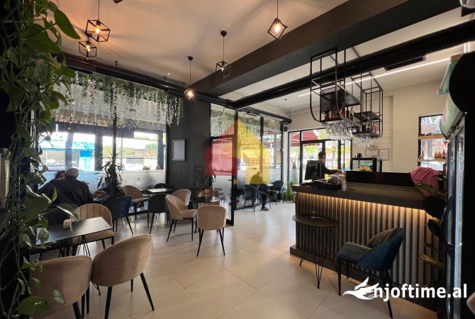 Shitet Ambient Komercial 105m2 ne Rrugen Hoxha Tahsim