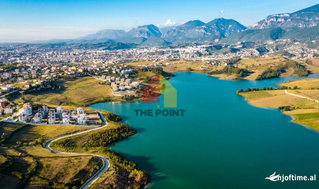 Toke 3055m2 per shitje prane Liqenit te Farkes