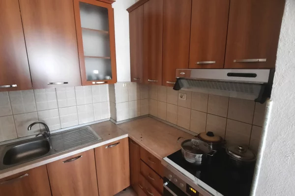 Shtepi me qera Apartament ne Tirane, 1+1, Mobilimi E mobiluar, Pagesa 350  Euro.