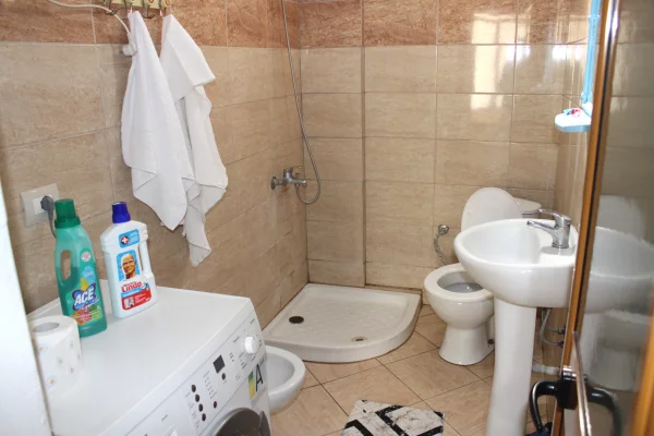 Shtepi me qera Apartament ne Tirane, 1+1, Mobilimi E mobiluar, Pagesa 360  Euro.