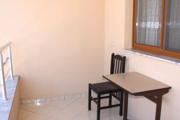 Shtepi me qera Apartament ne Tirane, 1+1, Mobilimi E mobiluar, Pagesa 360  Euro.