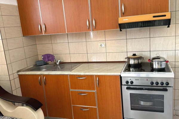 Shtepi me qera Apartament ne Tirane, 1+1, Mobilimi E mobiluar, Pagesa 350  Euro.