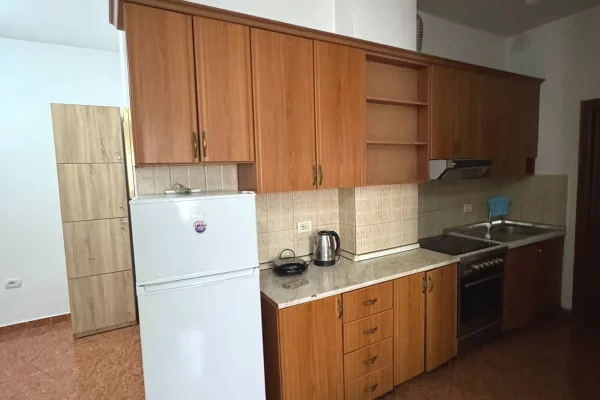 Shtepi me qera Apartament ne Tirane, 1+1, Mobilimi E mobiluar, Pagesa 45,000  Leke.