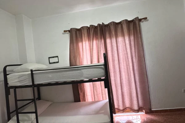 Shtepi me qera Apartament ne Tirane, 1+1, Mobilimi E mobiluar, Pagesa 45,000  Leke.