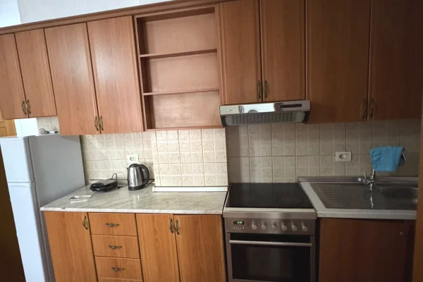 Shtepi me qera Apartament ne Tirane, 1+1, Mobilimi E mobiluar, Pagesa 45,000  Leke.