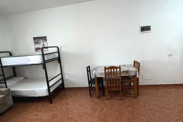 Shtepi me qera Apartament ne Tirane, 1+1, Mobilimi E mobiluar, Pagesa 45,000  Leke.