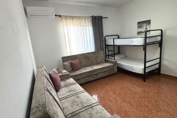 Shtepi me qera Apartament ne Tirane, 1+1, Mobilimi E mobiluar, Pagesa 45,000  Leke.