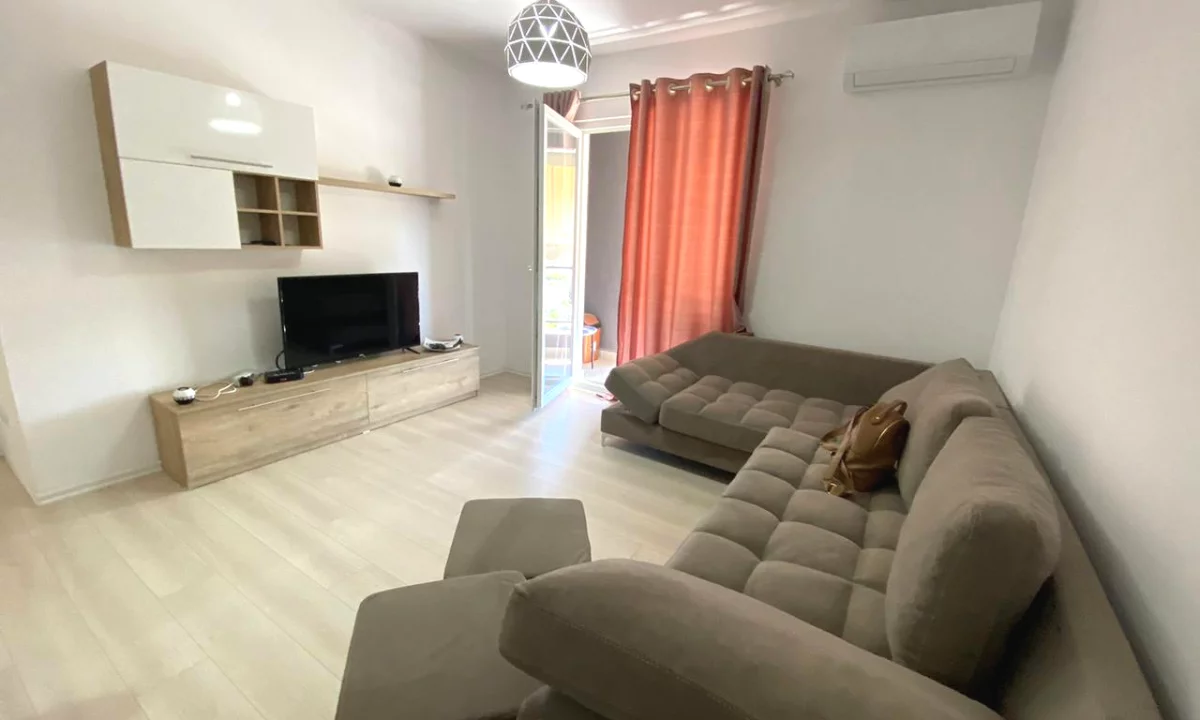 Shtepi me qera Apartament ne Tirane, 2+1, Mobilimi E mobiluar, Pagesa 500  Euro.