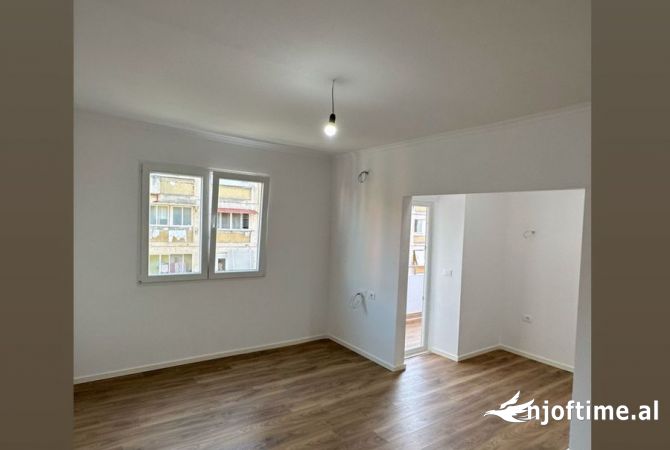 Shitet Apartament 2+1+bllk-Perballe Delijorgjit/Ish Parku