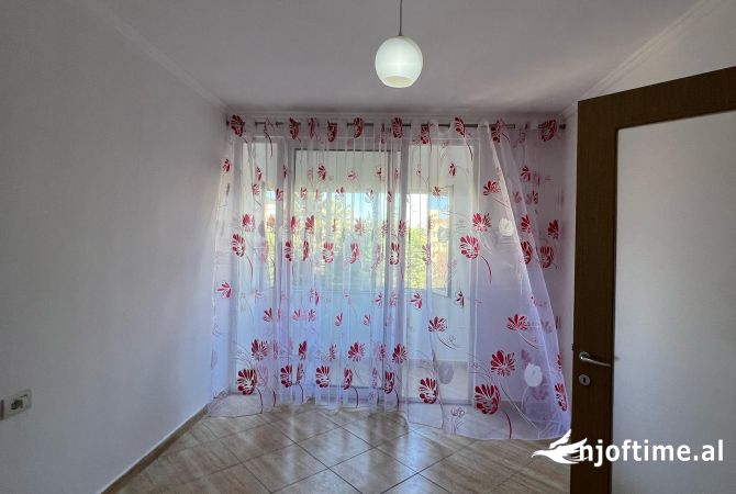 Shtepi ne shitje Apartament ne Tirane, 1+1, Mobilimi Bosh, pa mobiluar, Pagesa 89,000  Euro.