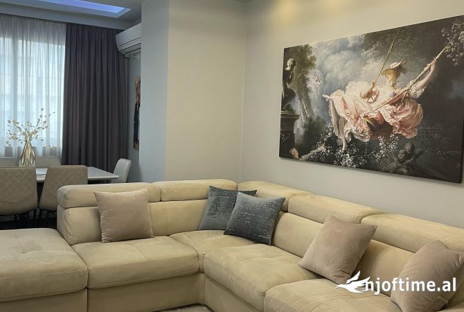 SHITET APARTAMENT 2+1+2 TUALETE+2 BALLKONE, ASTIR, I MOBILUAR NE MENYRE MODERNE, PALLAT ME ASHENSOR