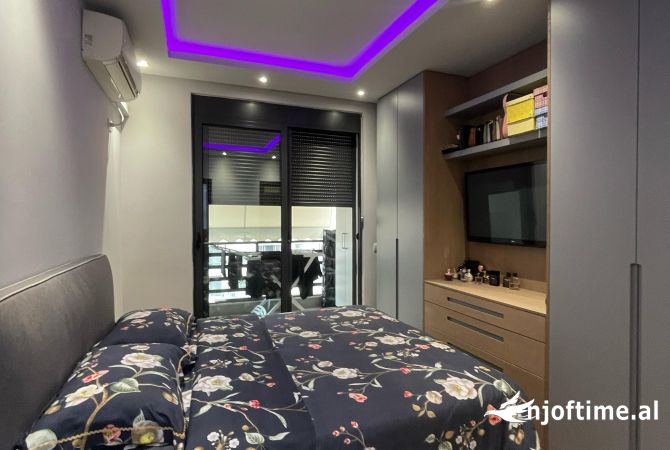 Shtepi ne shitje Apartament ne Tirane, 2+1, Mobilimi E mobiluar, Pagesa 160,000  Euro.