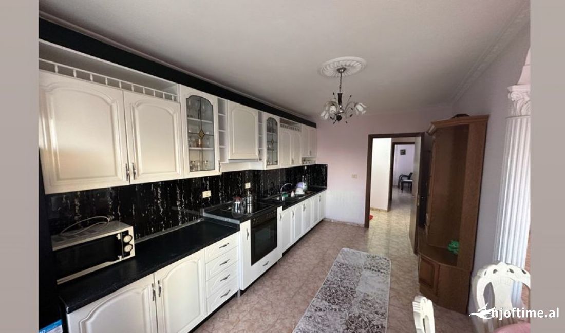 Appartamento in affitto a Tirana 2+1, Arredato