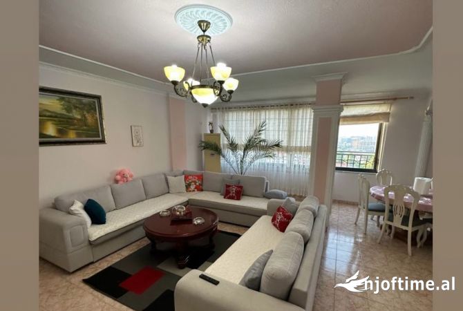 Appartamento in affitto a Tirana 2+1, Arredato