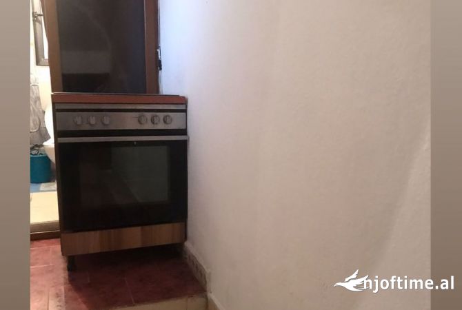 Shtepi me qera Shtepi Private ne Tirane, Garsoniere, Mobilimi E mobiluar, Pagesa 18,000  Leke.