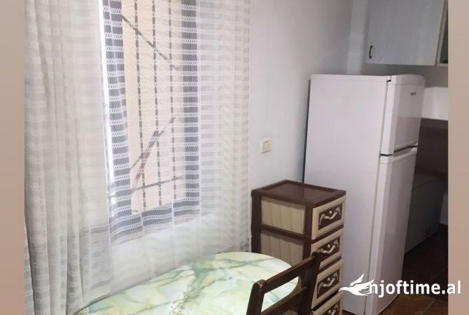 JEPET ME QIRA Garsoniere  📍Rruga Dritan Hoxha-Ish Fusha e Aviacionit *vetem per 1 vajze!
