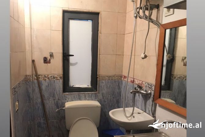 Shtepi me qera Shtepi Private ne Tirane, Garsoniere, Mobilimi E mobiluar, Pagesa 18,000  Leke.