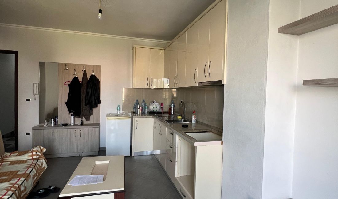 Shtepi ne shitje Apartament ne Tirane, 1+1, Mobilimi E mobiluar, Pagesa 75,000  Euro.