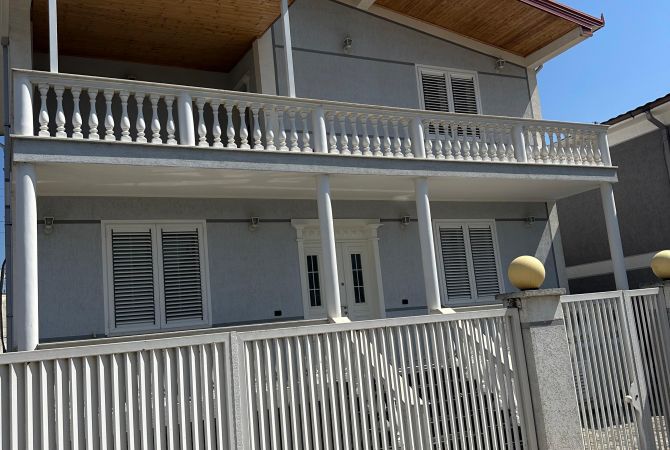 🏡 JEPET ME QIRA SUPER VILË 2-KATESHE+POST PARKIMI–174 m² 📍 Rruga Jordan Misja/Bulevardi i Ri 💰 650€/muaj