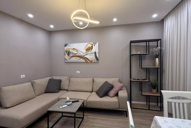 🏠JEPET ME QIRA Apartament 1+1 📍Rruga Ferit Xhajko 🛋️Arredim modern 💶 Çmimi: 600€/muaj