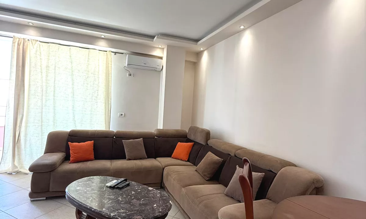 Shtepi ne shitje Apartament ne Tirane, 2+1, Mobilimi E mobiluar, Pagesa 158,000  Euro.