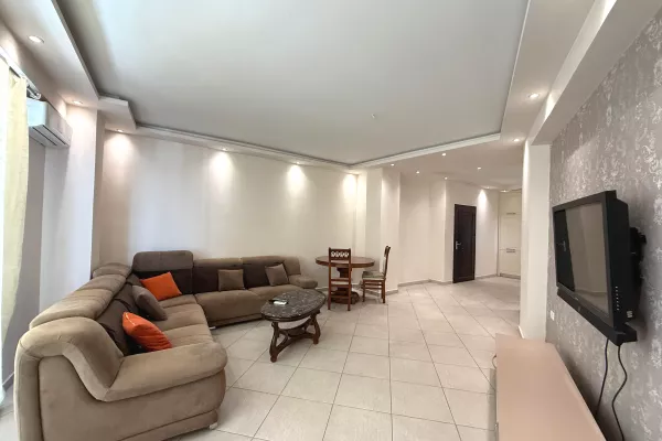 Shtepi ne shitje Apartament ne Tirane, 2+1, Mobilimi E mobiluar, Pagesa 158,000  Euro.