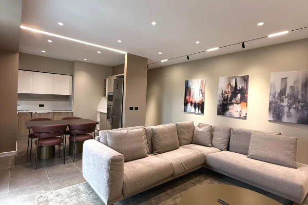 Appartamento in affitto a Tirana 2+1, Arredato