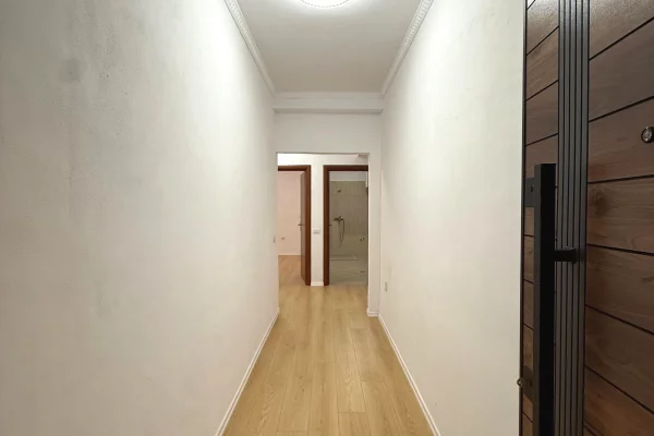 Shtepi ne shitje Apartament ne Tirane, 1+1, Mobilimi Bosh, pa mobiluar, Pagesa 91,000  Euro.