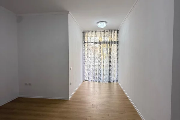 Shtepi ne shitje Apartament ne Tirane, 1+1, Mobilimi Bosh, pa mobiluar, Pagesa 91,000  Euro.