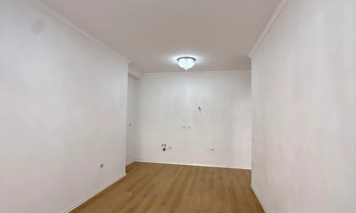 Shtepi ne shitje Apartament ne Tirane, 2+1, Mobilimi Bosh, pa mobiluar, Pagesa 112,000  Euro.
