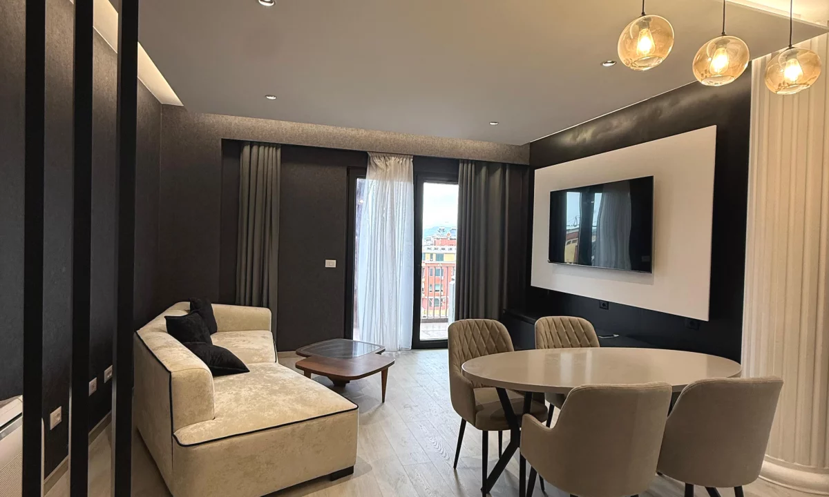 Appartamento in affitto a Tirana 2+1, Arredato