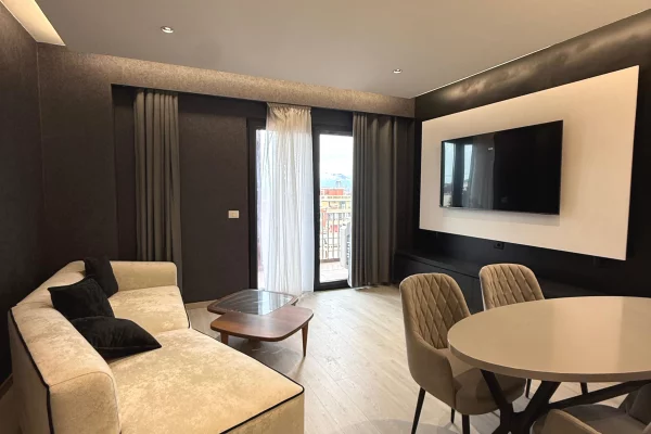 Appartamento in affitto a Tirana 2+1, Arredato