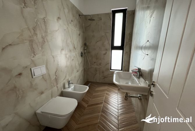 ZYRE PER QERA TEK SQUARE 21 