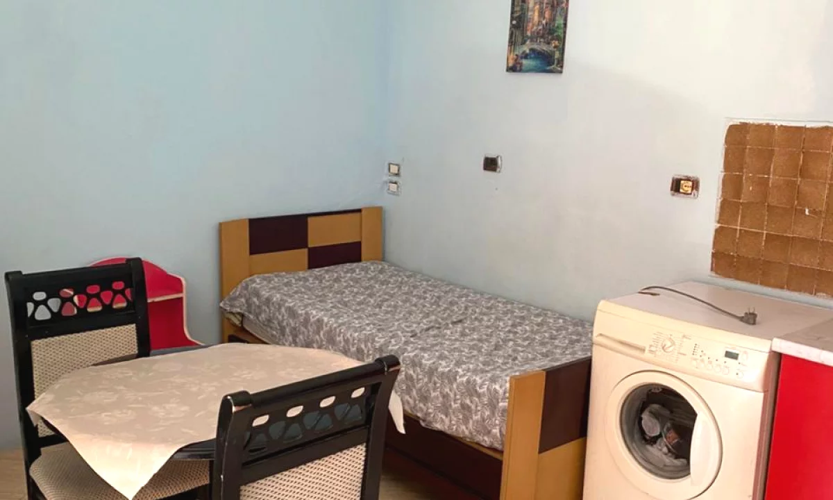 Shtepi me qera Shtepi Private ne Tirane, Garsoniere, Mobilimi E mobiluar, Pagesa 280  Euro.
