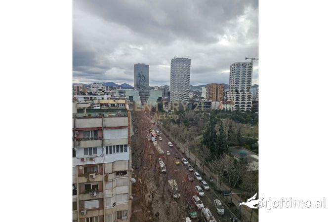 Ambiente Commerciale in Affitto 3+1 a Tirana - 1,400 Euro