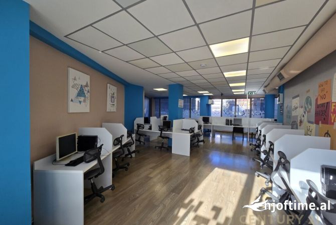 Ambient zyrash per qira ne hyrje te rruges se Dibres!