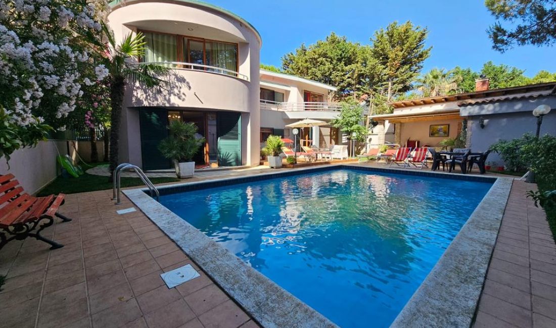 Villa di lusso in vendita a Kavaja 4+1, Arredato