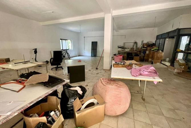 Jepet me qira Ambjent Komercial tek 5-Maji !