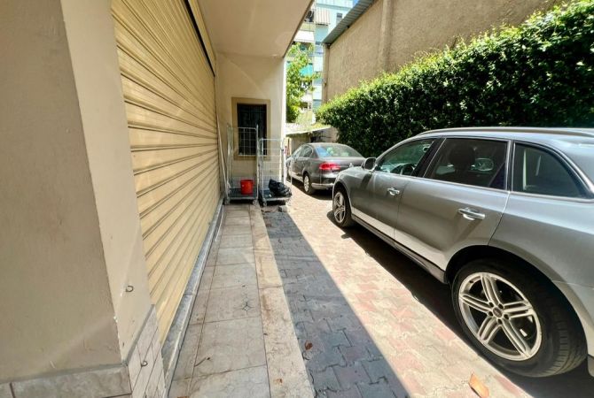 Jepet me qira Ambjent Komercial tek 5-Maji !