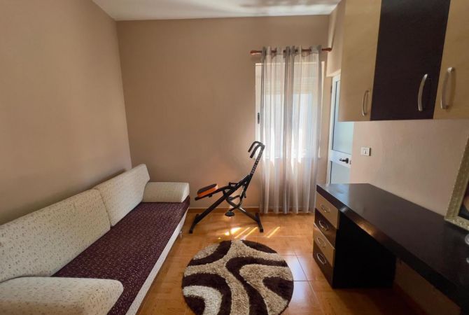 Shtepi ne shitje Apartament ne Tirane, 2+1, Mobilimi E mobiluar, Pagesa 199,000  Euro.
