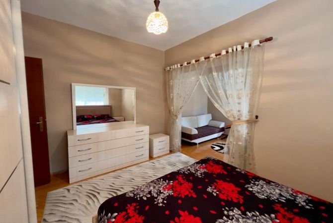 Shtepi ne shitje Apartament ne Tirane, 2+1, Mobilimi E mobiluar, Pagesa 199,000  Euro.